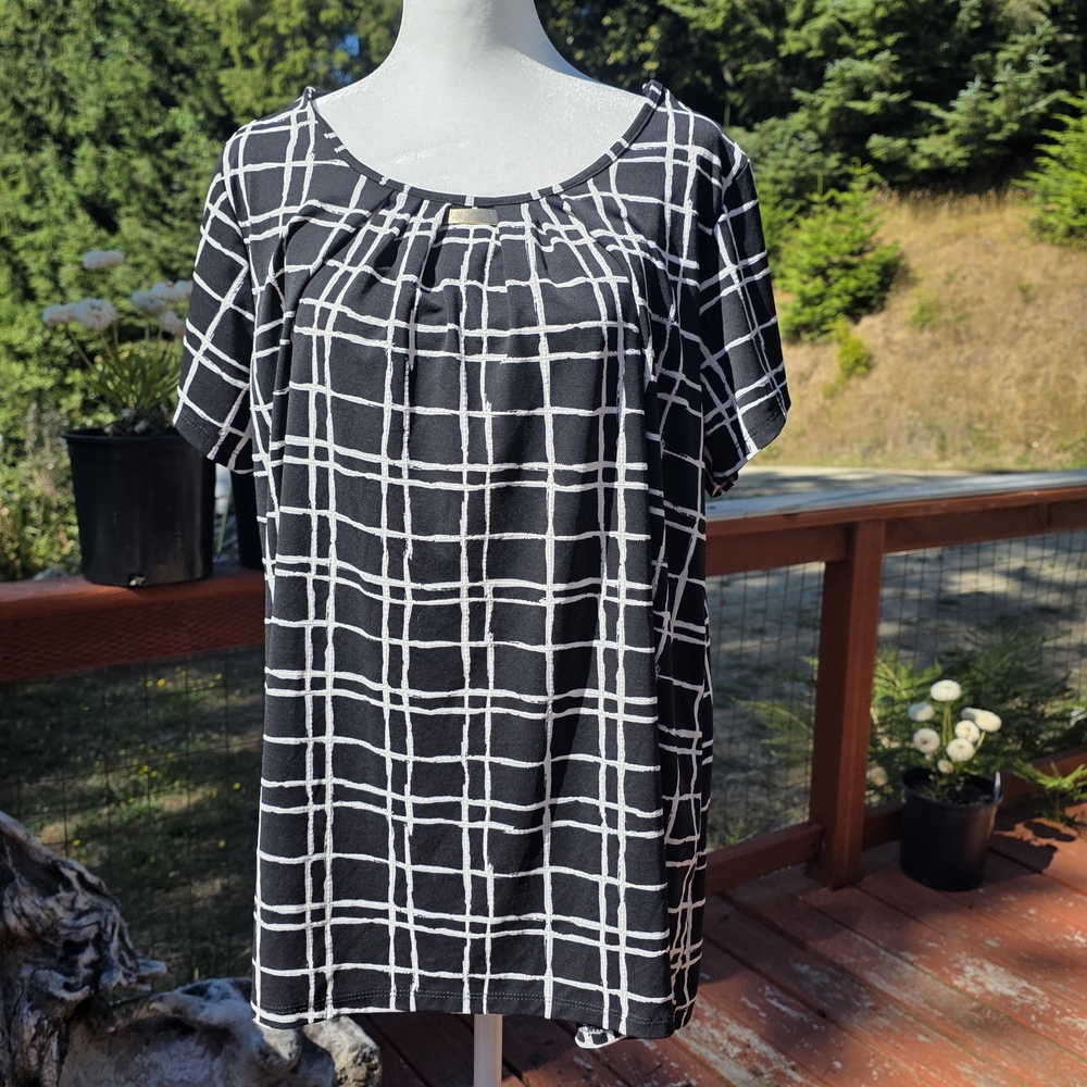 80 Park Women's Black and White Checkered Blouse (T-24)